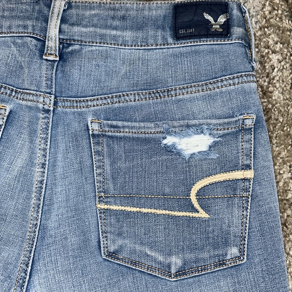 🦅CLOSET CLOSE OUT🦅
American Eagle Hi Rise Shorties
Size 4 - Picture 7 of 8
